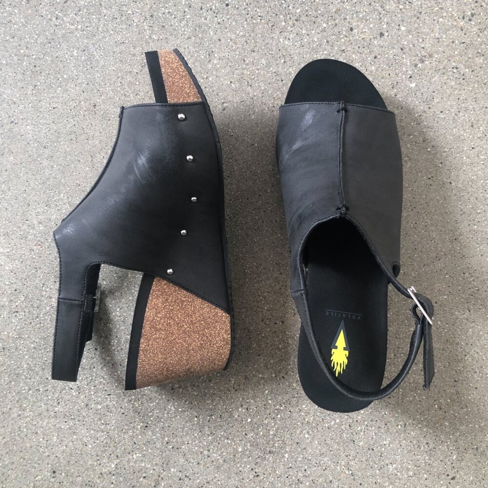 VOLATILE  Division Black platform Sandal